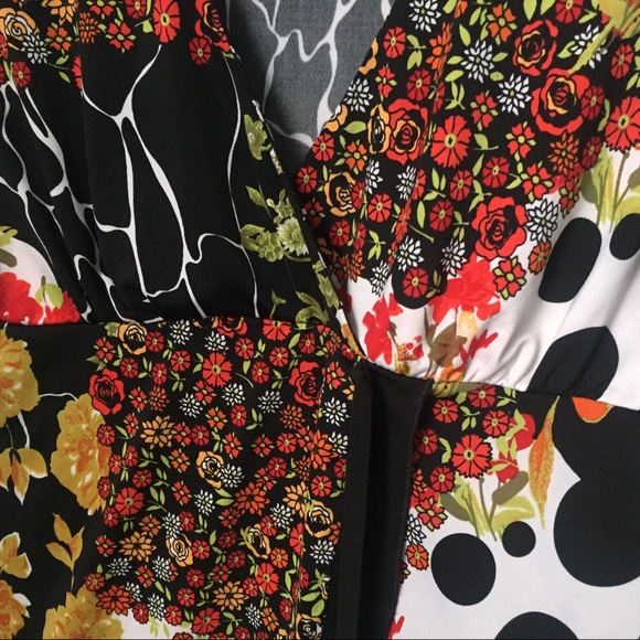 Papillon Blanc Floral Top - Picture 3 of 6